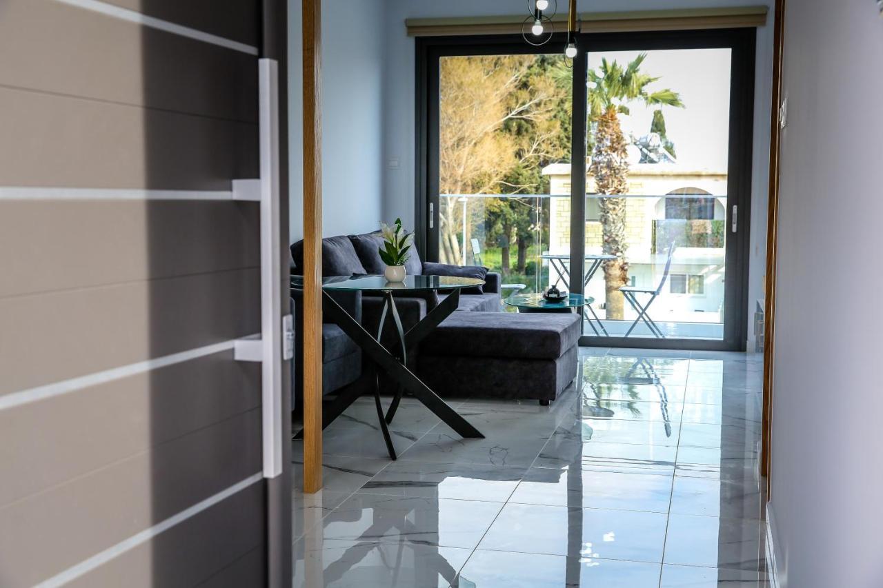 Sea Side Appartment In Kato Paphos Exterior foto
